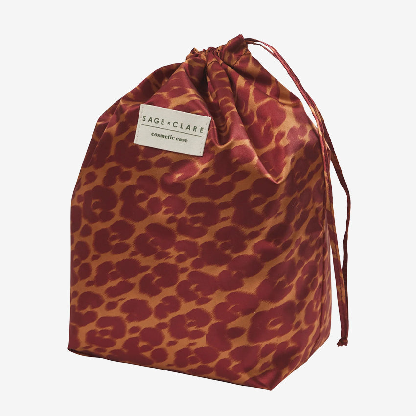 The bag for the Sage x Clare Acadia Cosmetic Case in Fuchsia on a blank background