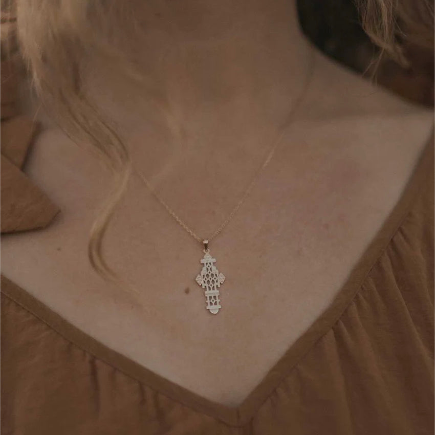 The Silver Linings Collective Florence Necklace in Silver on a model