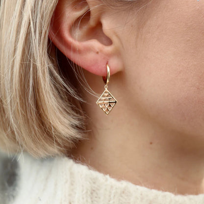 Fine Collection | Niho Pendant Huggies