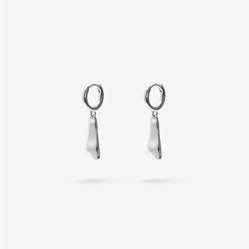 Nina Gordon Solo Tag Sleeper Hoop Earrings in Silver